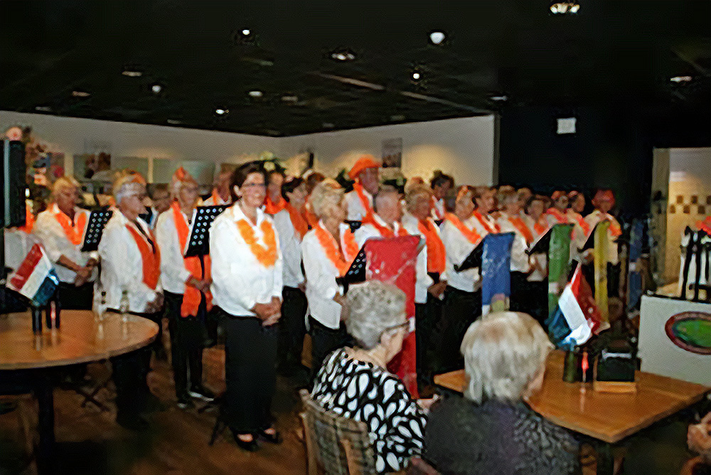 Optreden voor de Oranjeverening in de Rembrandt te Oud-Beijerland, 27 april 2022